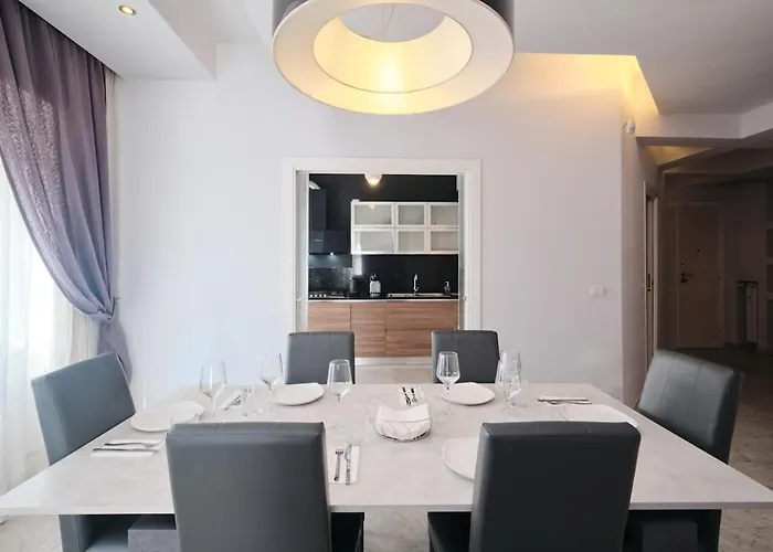 Vatican 4 Bedrooms Ac Appartement *
