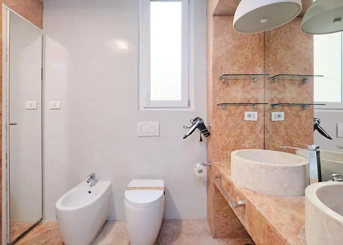 Vatican 4 Bedrooms Ac Appartement